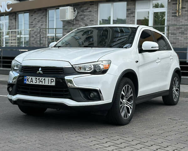 Белый Мицубиси Outlander Sport, объемом двигателя 2.36 л и пробегом 123 тыс. км за 10500 $, фото 1 на Automoto.ua