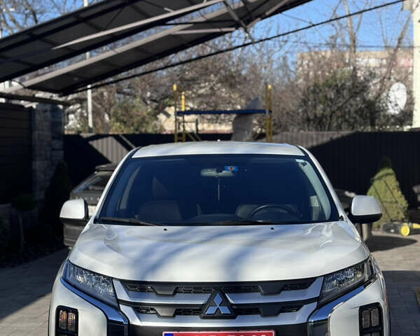 Белый Мицубиси Outlander Sport, объемом двигателя 2 л и пробегом 144 тыс. км за 16400 $, фото 1 на Automoto.ua