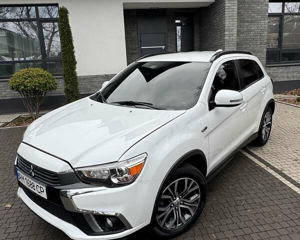 Білий Міцубісі Outlander Sport, об'ємом двигуна 2.4 л та пробігом 68 тис. км за 17000 $, фото 1 на Automoto.ua