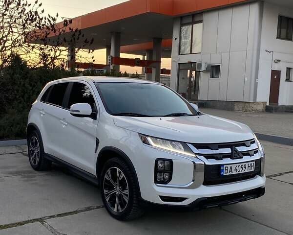 Белый Мицубиси Outlander Sport, объемом двигателя 2.4 л и пробегом 59 тыс. км за 19000 $, фото 1 на Automoto.ua