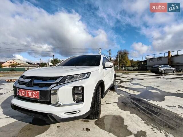 Белый Мицубиси Outlander Sport, объемом двигателя 2 л и пробегом 89 тыс. км за 17900 $, фото 1 на Automoto.ua
