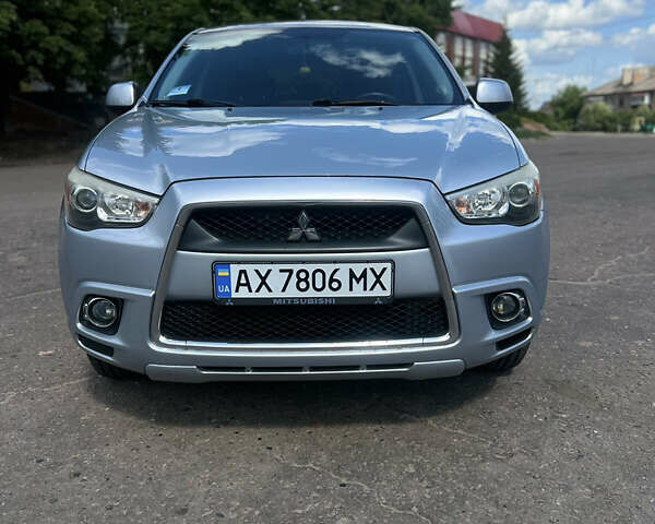 Серый Мицубиси Outlander Sport, объемом двигателя 2 л и пробегом 200 тыс. км за 11200 $, фото 1 на Automoto.ua
