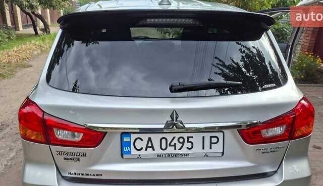 Серый Мицубиси Outlander Sport, объемом двигателя 2 л и пробегом 69 тыс. км за 15000 $, фото 1 на Automoto.ua