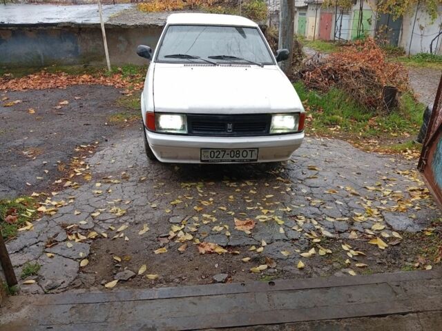 Белый Москвич / АЗЛК 2141, объемом двигателя 2 л и пробегом 70 тыс. км за 1100 $, фото 1 на Automoto.ua