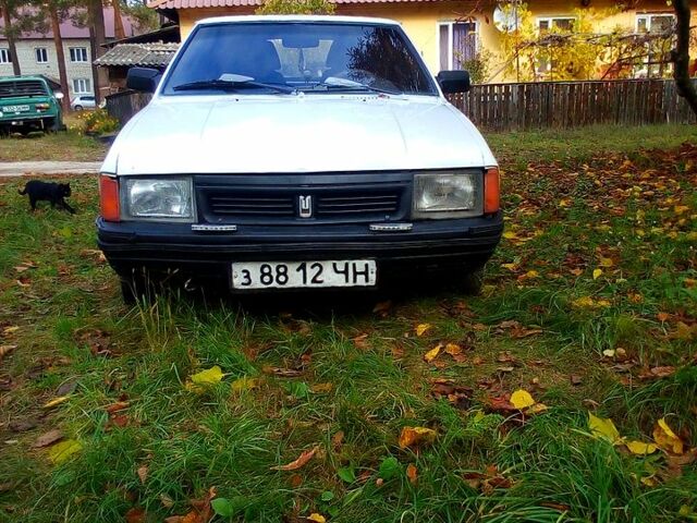 Белый Москвич / АЗЛК 2141, объемом двигателя 1.6 л и пробегом 180 тыс. км за 350 $, фото 1 на Automoto.ua