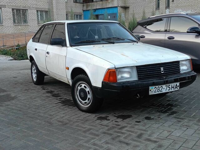 Белый Москвич / АЗЛК 2141, объемом двигателя 1.5 л и пробегом 200 тыс. км за 477 $, фото 1 на Automoto.ua