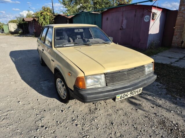 Бежевый Москвич / АЗЛК 2141, объемом двигателя 0 л и пробегом 123 тыс. км за 700 $, фото 1 на Automoto.ua