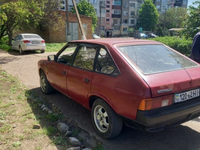 Красный Москвич / АЗЛК 2141, объемом двигателя 1.5 л и пробегом 100 тыс. км за 500 $, фото 1 на Automoto.ua
