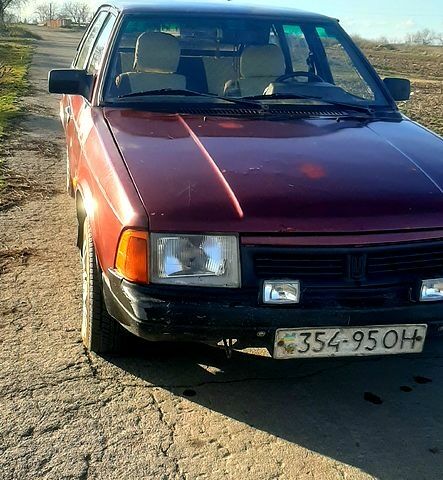 Красный Москвич / АЗЛК 2141, объемом двигателя 15 л и пробегом 199 тыс. км за 650 $, фото 1 на Automoto.ua