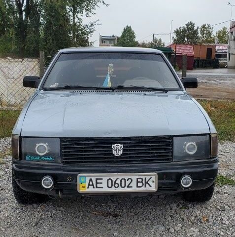 Серый Москвич / АЗЛК 2141, объемом двигателя 1.8 л и пробегом 300 тыс. км за 1000 $, фото 1 на Automoto.ua