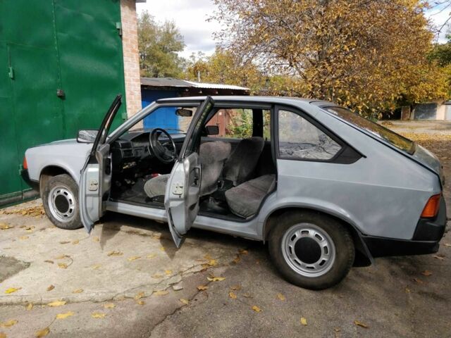Серый Москвич / АЗЛК 2141, объемом двигателя 1.7 л и пробегом 150 тыс. км за 1000 $, фото 1 на Automoto.ua
