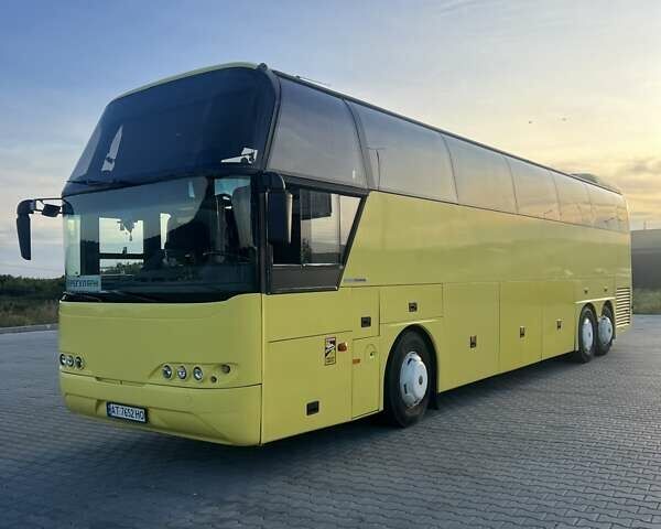 Желтый Неоплан 116, объемом двигателя 12 л и пробегом 120 тыс. км за 46000 $, фото 1 на Automoto.ua