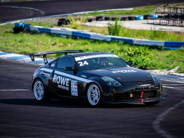 Черный Ниссан 350З, объемом двигателя 3.5 л и пробегом 158 тыс. км за 15000 $, фото 1 на Automoto.ua