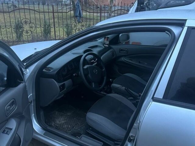 Сірий Ніссан Альмера Класік, об'ємом двигуна 1.6 л та пробігом 112 тис. км за 4700 $, фото 1 на Automoto.ua