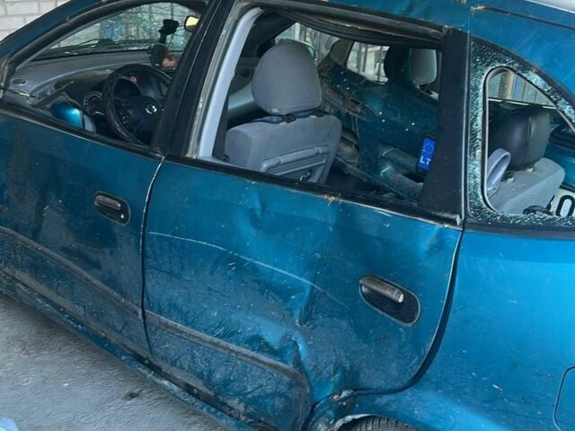 Зелений Ніссан Альмера Тіна, об'ємом двигуна 2 л та пробігом 101 тис. км за 1000 $, фото 1 на Automoto.ua