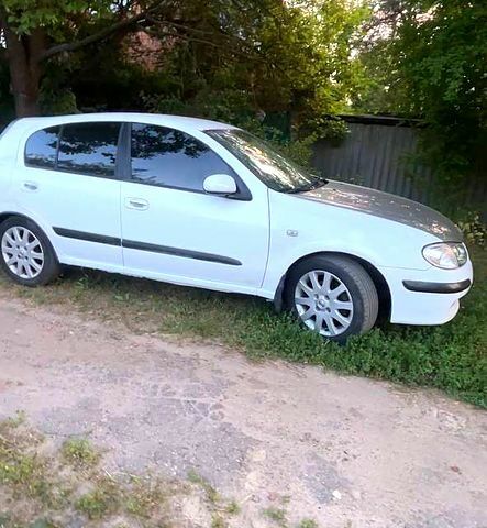 Белый Ниссан Альмера, объемом двигателя 1.8 л и пробегом 250 тыс. км за 2000 $, фото 1 на Automoto.ua