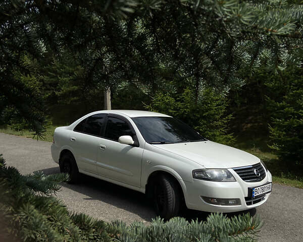 Белый Ниссан Альмера, объемом двигателя 1.6 л и пробегом 207 тыс. км за 5500 $, фото 1 на Automoto.ua