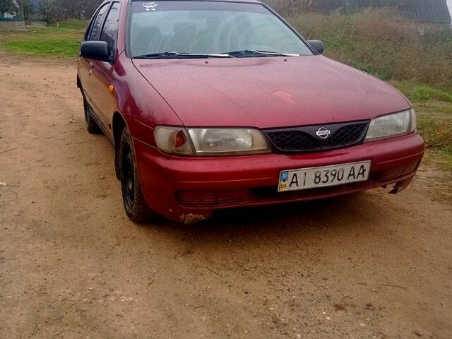 Красный Ниссан Альмера, объемом двигателя 1.4 л и пробегом 350 тыс. км за 1000 $, фото 1 на Automoto.ua
