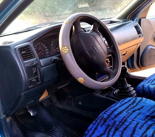 Ниссан Альмера, объемом двигателя 1.6 л и пробегом 300 тыс. км за 1500 $, фото 1 на Automoto.ua