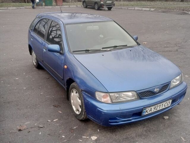 Синий Ниссан Альмера, объемом двигателя 1.4 л и пробегом 323 тыс. км за 1800 $, фото 1 на Automoto.ua