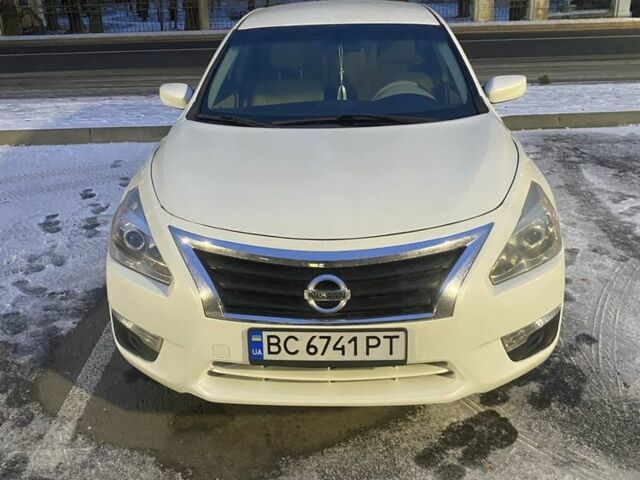 Білий Ніссан Альтіма, об'ємом двигуна 2.5 л та пробігом 157 тис. км за 9800 $, фото 1 на Automoto.ua