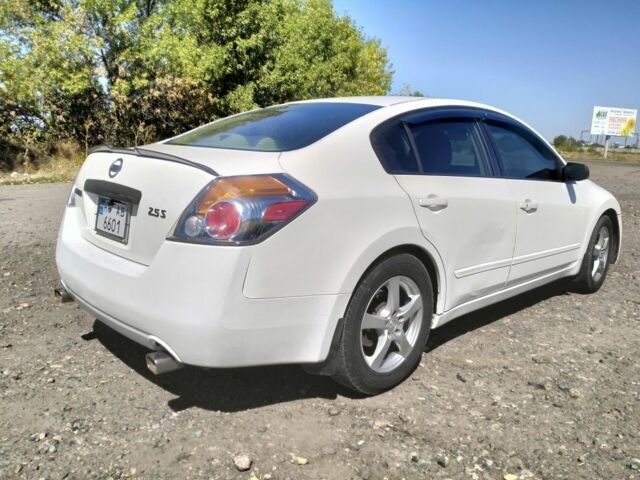 Білий Ніссан Альтіма, об'ємом двигуна 2.5 л та пробігом 221 тис. км за 6500 $, фото 1 на Automoto.ua