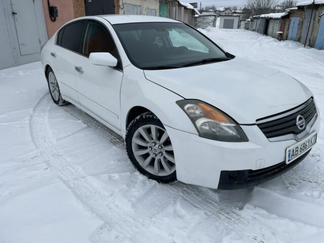 Белый Ниссан Альтима, объемом двигателя 2.5 л и пробегом 225 тыс. км за 5900 $, фото 1 на Automoto.ua