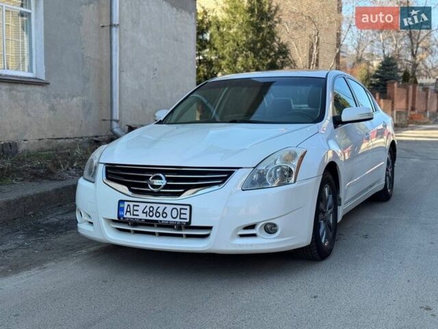 Білий Ніссан Альтіма, об'ємом двигуна 2.49 л та пробігом 230 тис. км за 6700 $, фото 1 на Automoto.ua