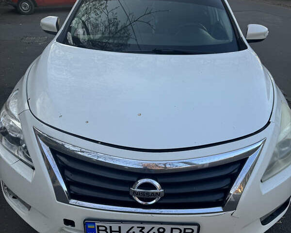 Белый Ниссан Альтима, объемом двигателя 2.5 л и пробегом 168 тыс. км за 10900 $, фото 1 на Automoto.ua