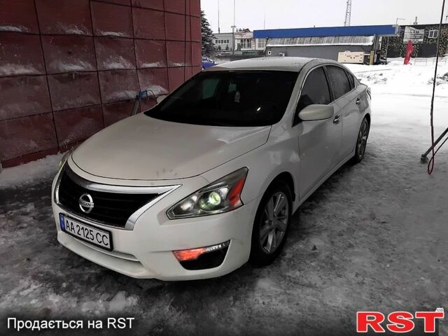 Белый Ниссан Альтима, объемом двигателя 2.5 л и пробегом 250 тыс. км за 8500 $, фото 1 на Automoto.ua