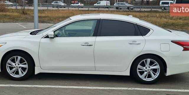 Белый Ниссан Альтима, объемом двигателя 2.5 л и пробегом 99 тыс. км за 11200 $, фото 1 на Automoto.ua