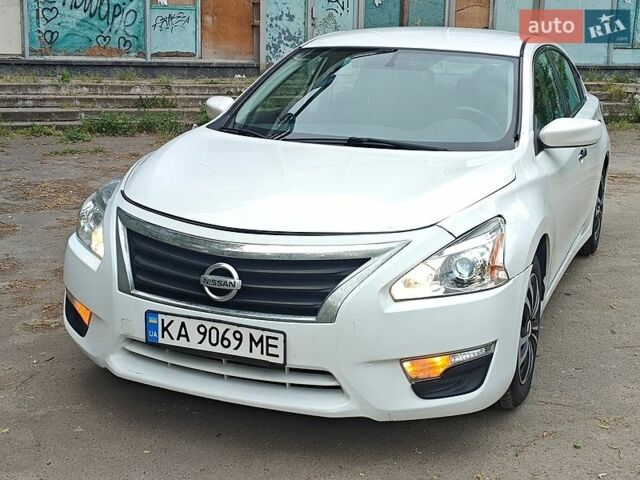 Белый Ниссан Альтима, объемом двигателя 2.5 л и пробегом 251 тыс. км за 8100 $, фото 1 на Automoto.ua