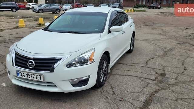 Білий Ніссан Альтіма, об'ємом двигуна 2.5 л та пробігом 121 тис. км за 10000 $, фото 1 на Automoto.ua
