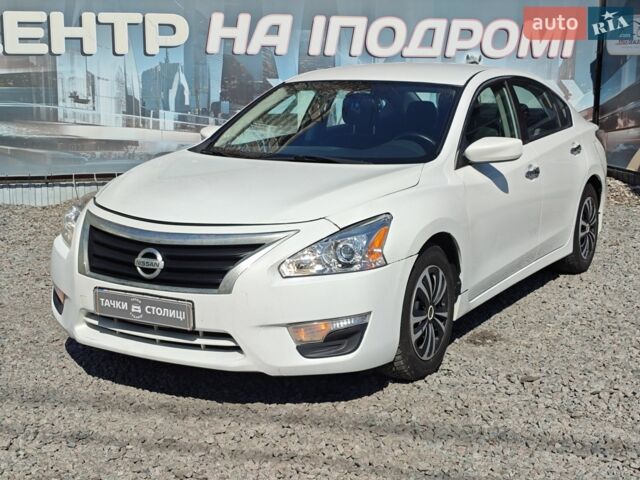 Белый Ниссан Альтима, объемом двигателя 2.49 л и пробегом 250 тыс. км за 7900 $, фото 1 на Automoto.ua