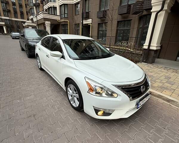 Белый Ниссан Альтима, объемом двигателя 2.5 л и пробегом 209 тыс. км за 9400 $, фото 1 на Automoto.ua