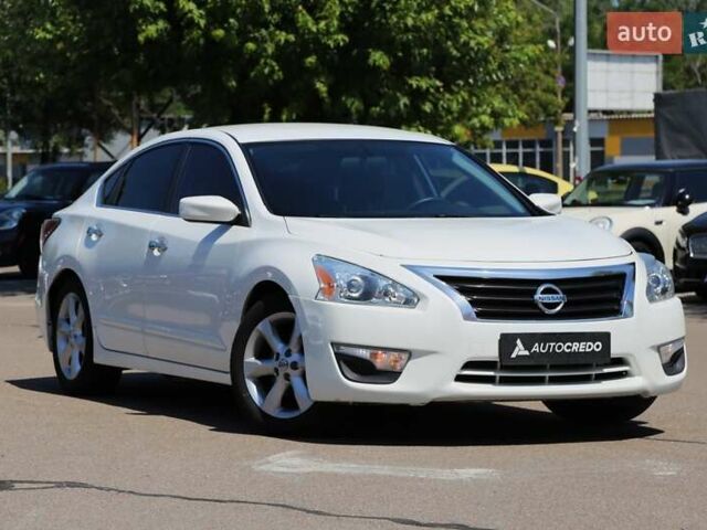 Белый Ниссан Альтима, объемом двигателя 2.5 л и пробегом 249 тыс. км за 8900 $, фото 1 на Automoto.ua