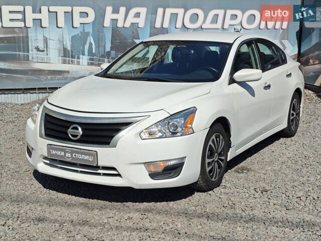Білий Ніссан Альтіма, об'ємом двигуна 2.49 л та пробігом 250 тис. км за 8500 $, фото 1 на Automoto.ua