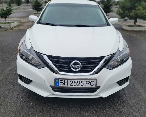 Белый Ниссан Альтима, объемом двигателя 2.49 л и пробегом 163 тыс. км за 9500 $, фото 1 на Automoto.ua