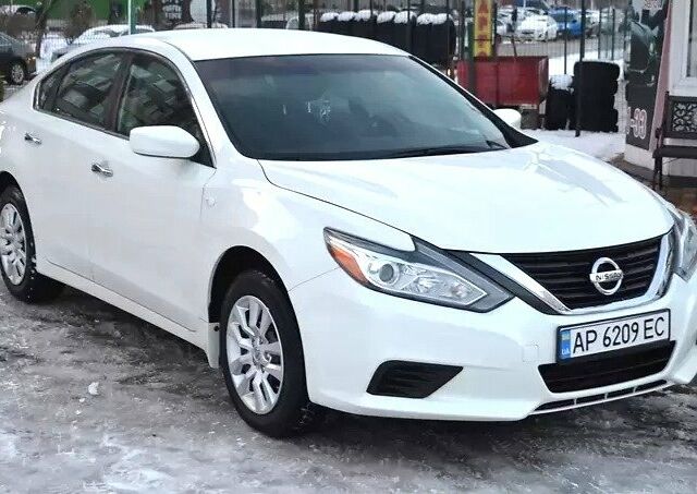 Белый Ниссан Альтима, объемом двигателя 2.5 л и пробегом 33 тыс. км за 16900 $, фото 1 на Automoto.ua