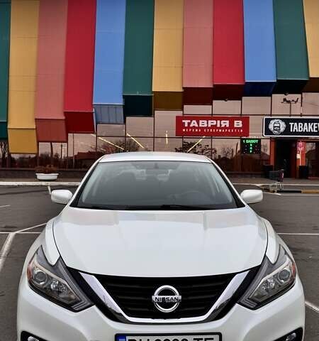 Белый Ниссан Альтима, объемом двигателя 2.5 л и пробегом 75 тыс. км за 11999 $, фото 1 на Automoto.ua