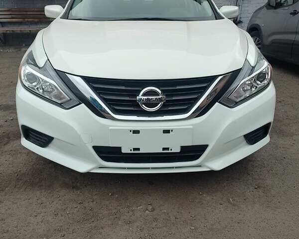 Білий Ніссан Альтіма, об'ємом двигуна 2.49 л та пробігом 32 тис. км за 10000 $, фото 1 на Automoto.ua