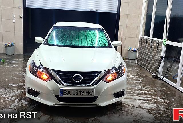 Белый Ниссан Альтима, объемом двигателя 2.5 л и пробегом 96 тыс. км за 12500 $, фото 1 на Automoto.ua