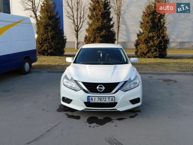 Белый Ниссан Альтима, объемом двигателя 2.49 л и пробегом 135 тыс. км за 9500 $, фото 1 на Automoto.ua