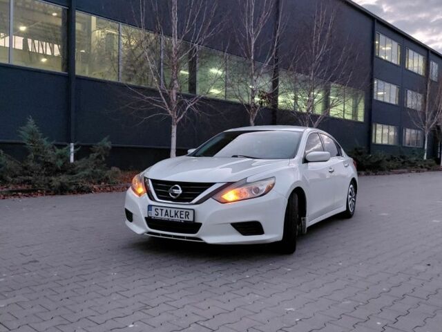 Білий Ніссан Альтіма, об'ємом двигуна 2.5 л та пробігом 132 тис. км за 12999 $, фото 1 на Automoto.ua