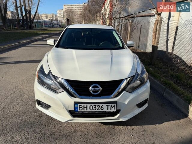 Белый Ниссан Альтима, объемом двигателя 2.49 л и пробегом 56 тыс. км за 14500 $, фото 1 на Automoto.ua