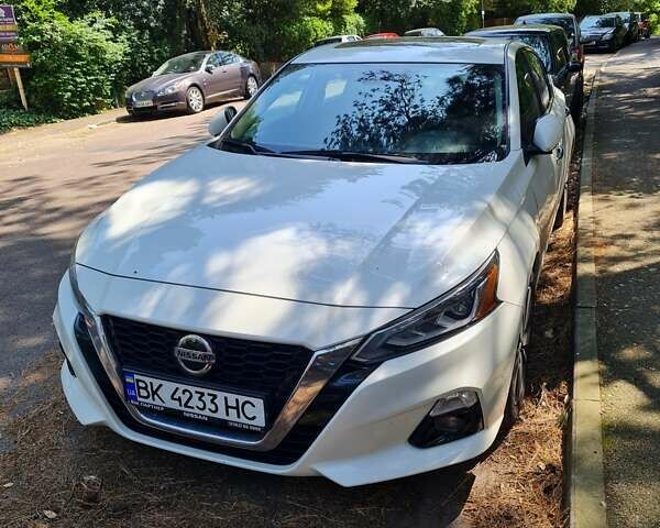 Білий Ніссан Альтіма, об'ємом двигуна 2.5 л та пробігом 53 тис. км за 19900 $, фото 1 на Automoto.ua