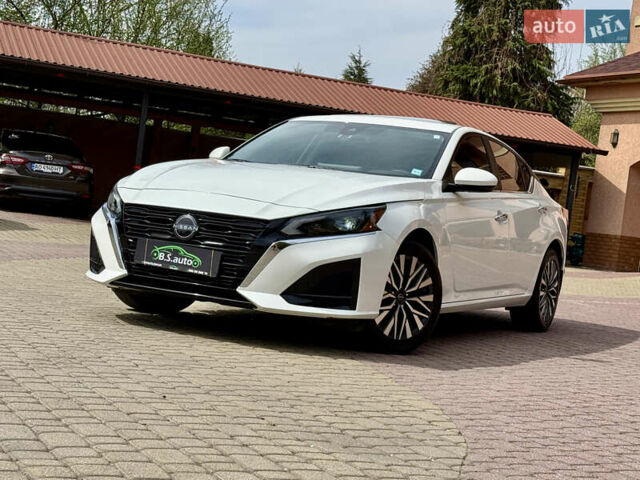 Белый Ниссан Альтима, объемом двигателя 2.5 л и пробегом 4 тыс. км за 24900 $, фото 1 на Automoto.ua