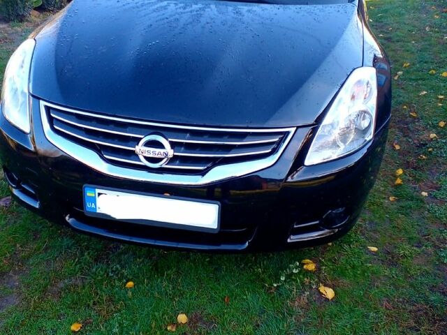 Черный Ниссан Альтима, объемом двигателя 2.5 л и пробегом 180 тыс. км за 7000 $, фото 1 на Automoto.ua