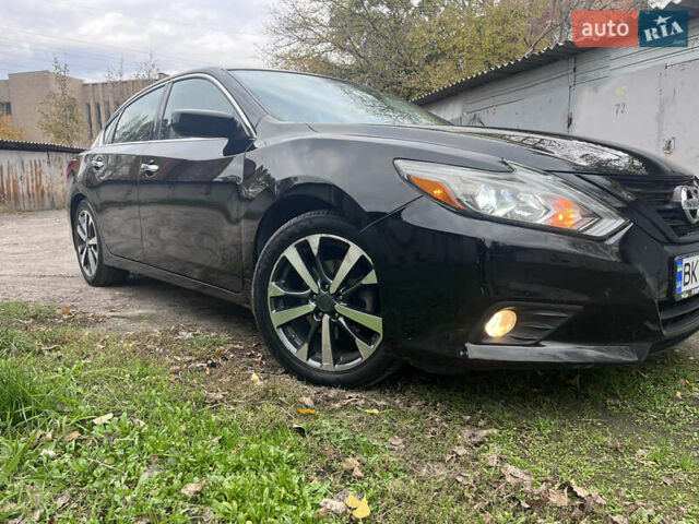 Черный Ниссан Альтима, объемом двигателя 2.49 л и пробегом 171 тыс. км за 8888 $, фото 1 на Automoto.ua