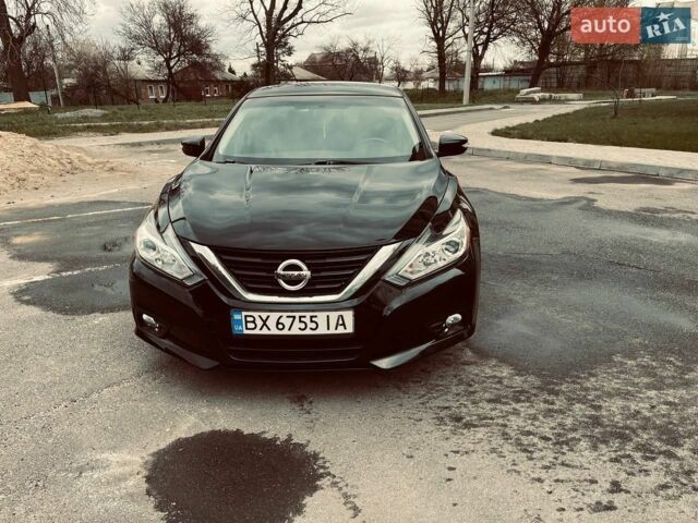 Черный Ниссан Альтима, объемом двигателя 2.49 л и пробегом 125 тыс. км за 13500 $, фото 1 на Automoto.ua